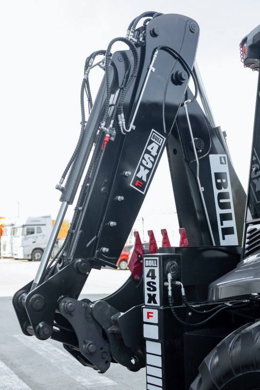 Экскаватор-погрузчик BULL 4SX-F