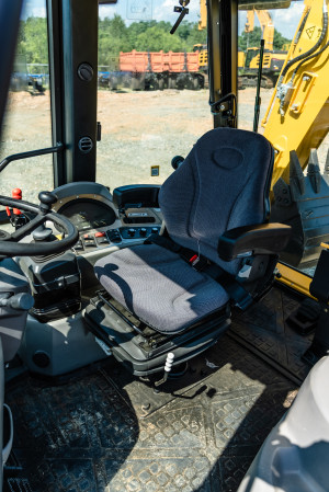 Экскаватор-погрузчик LGCE B877F (дополнительная 3X гидролиния, БСМ, RideControl)