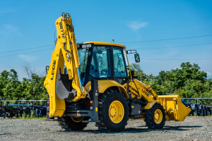 Экскаватор-погрузчик LGCE B877F (дополнительная 3X гидролиния, БСМ, RideControl)