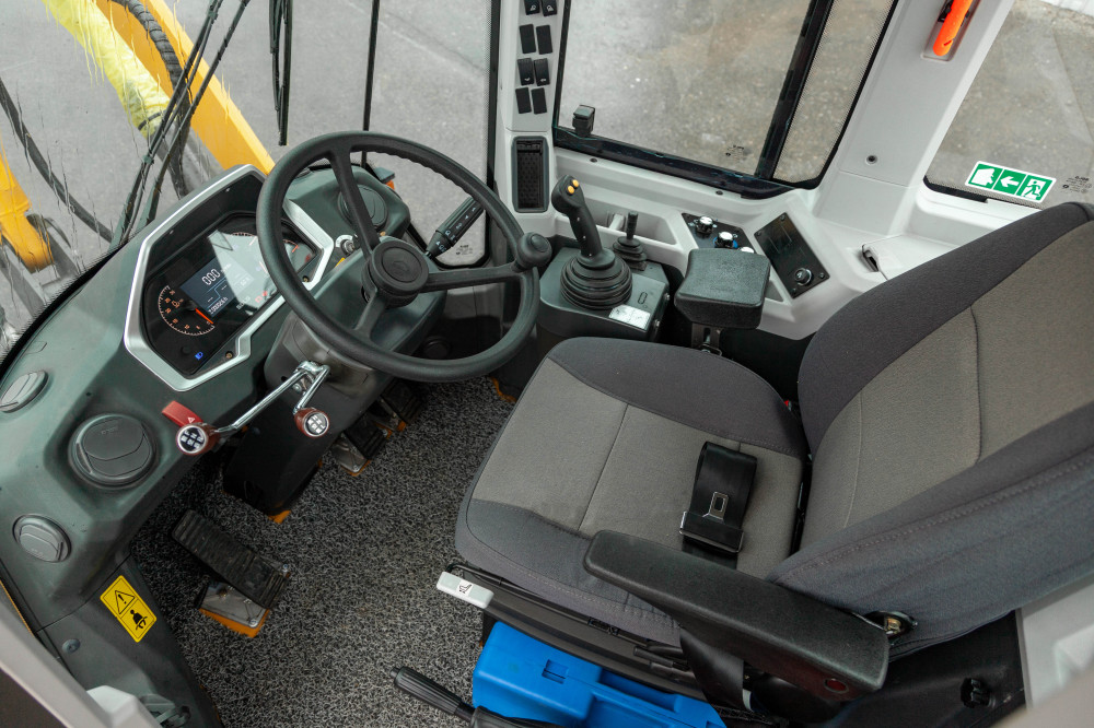 Погрузчик фронтальный LGCE L918H (ковш 0,9 м челюстной, доп. линия) копия №1767533777