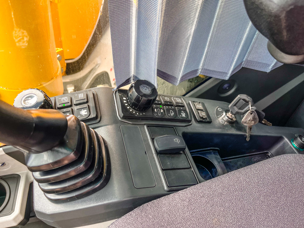 Экскаватор гусеничный LGCE E6210HNLC (Однопоточная гидролиния) Габаритный