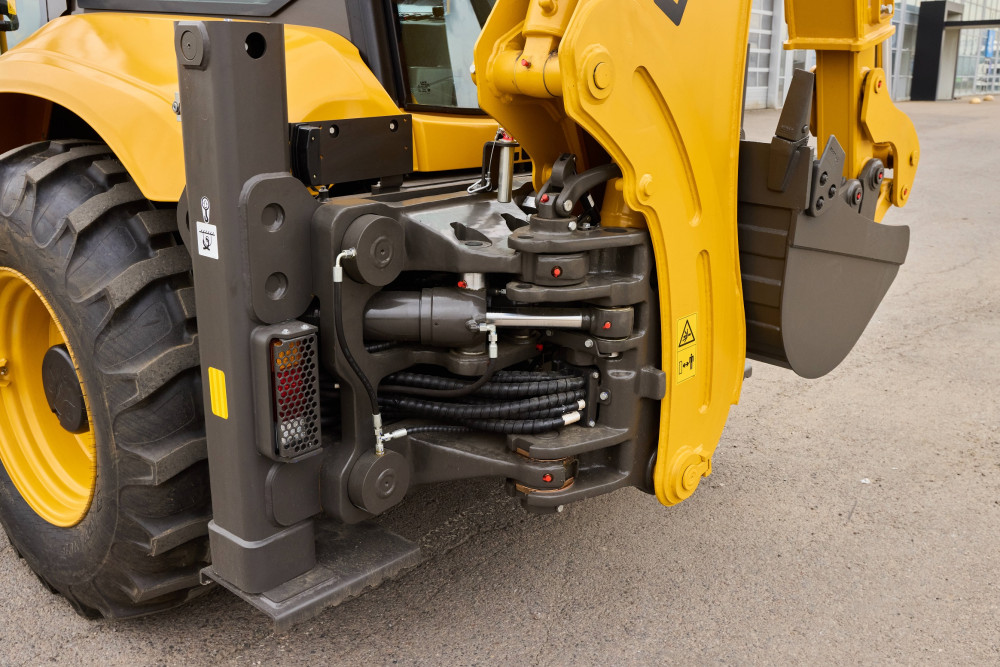 Экскаватор-погрузчик LGCE B879F (дополнительная 3X гидролиния, БСМ, RideControl)