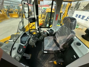 Погрузчик фронтальный LGCE L953H (ковш 3,0 м стандартный, доп. линия)