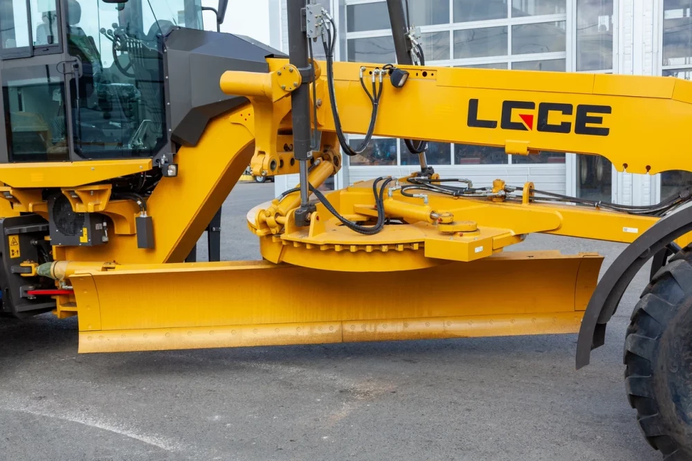 Автогрейдер LGCE G9165F (передний отвал, средний отвал)