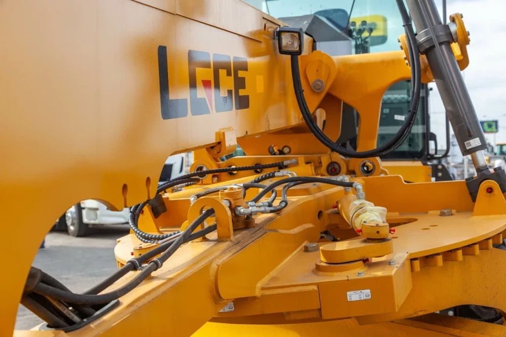 Автогрейдер LGCE G9165F (передний отвал, средний отвал)